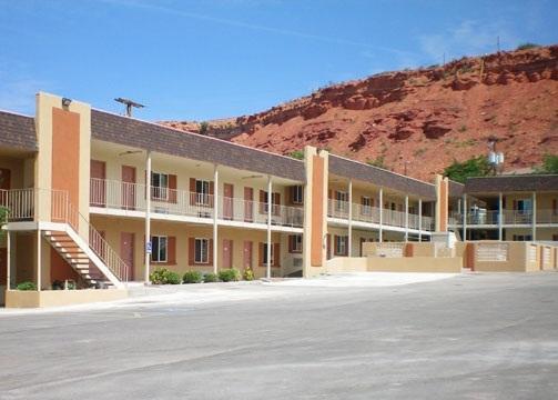 Economy Inn & Suites St. George Exterior photo